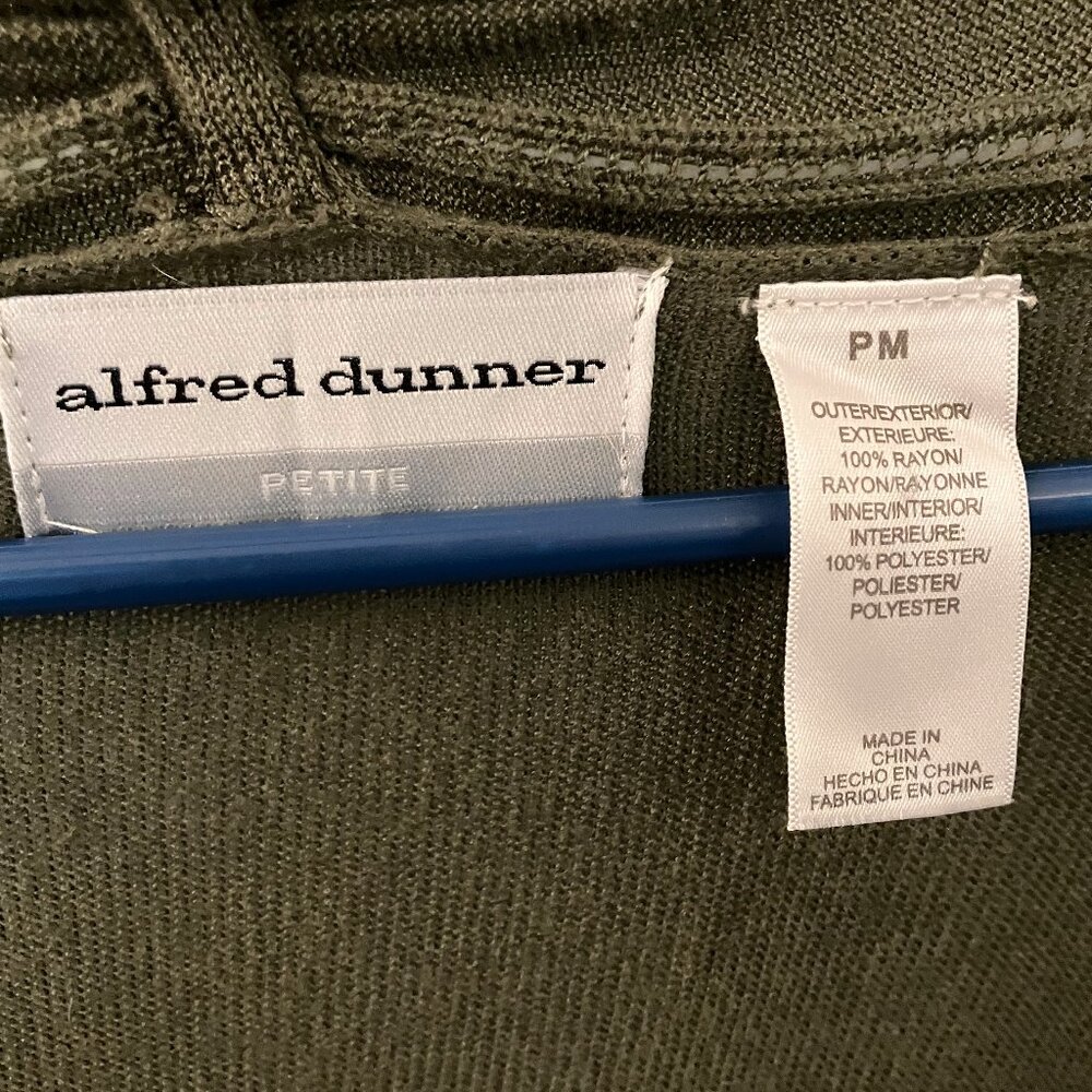 Alfred Dunner Petite Dark Green Long Sleeved Lightweight Cardigan Size PM - Picture 2 of 7